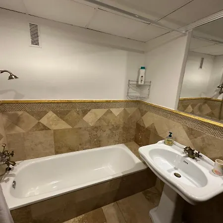Apartamento En El Centro A Dos Minutos De La Playa 푸엔히롤라